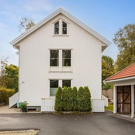 Scandinavian In Oslo-west *
